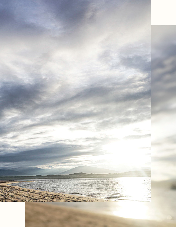 Ruhige Küstenlandschaft als Symbol für einen sicheren Rahmen und Begleitung im Coaching